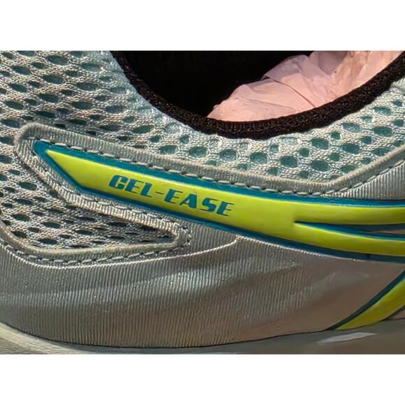 Athletic_Shoes